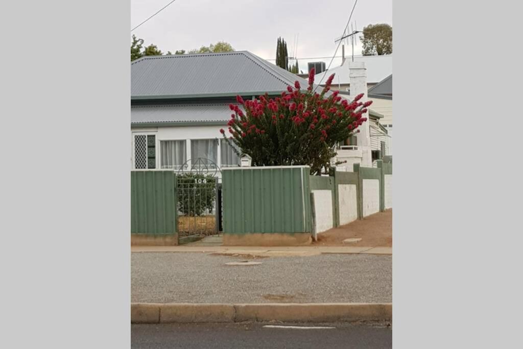 The Comfort Cottage On Williams Broken Hill Exterior photo